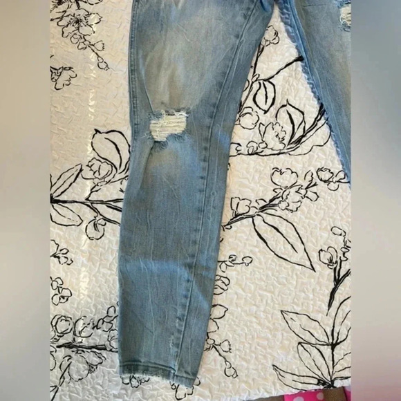 Zara distressed Jeans light‎ wash size 32 EUC - Picture 5 of 12